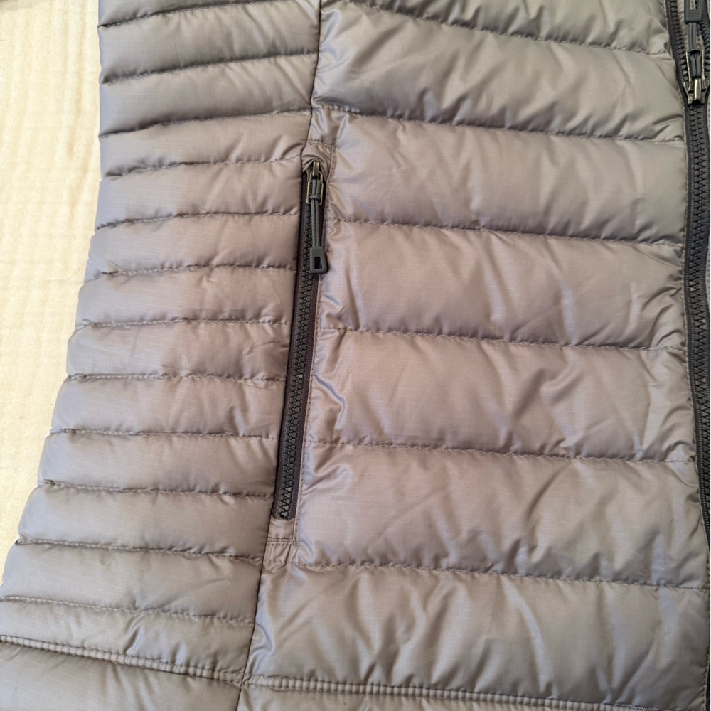 NWT Women’s Patagonia Down Sweater Quilted Jacket in Feather Gray - XL - Picture 4 of 5